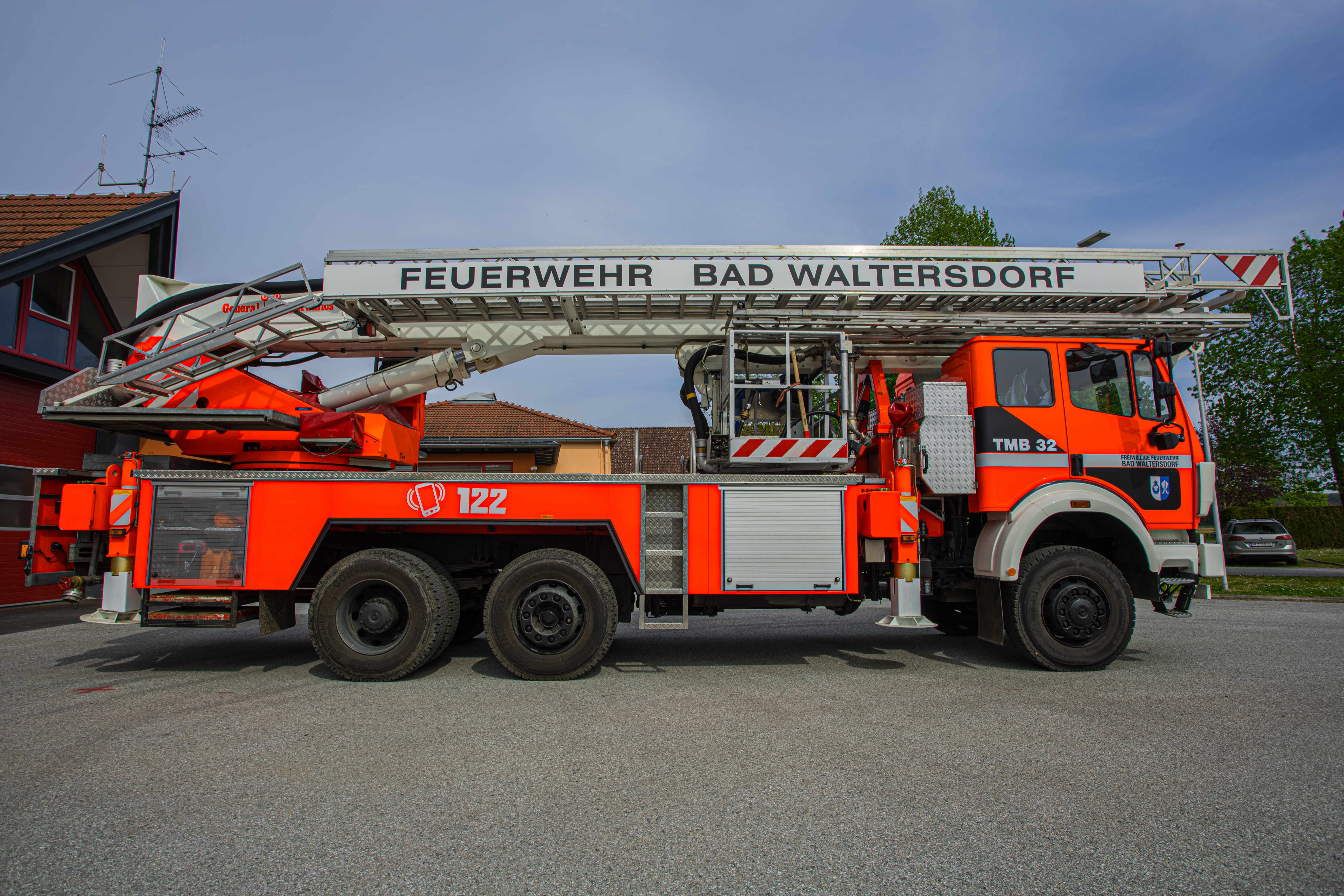 TMB 32 Rechte Ansicht